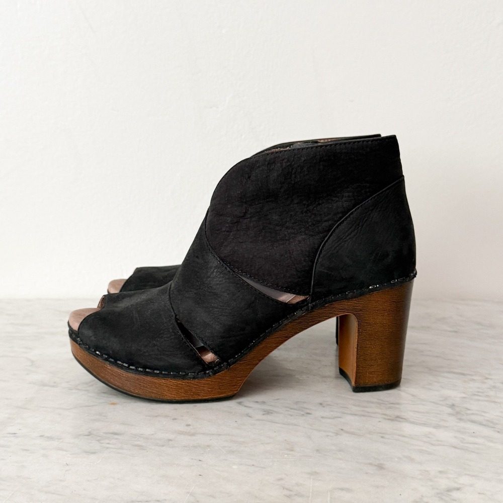 Dansko Open Toe Bootie Clog Black Nubuck Leather Wood Heel 38 Black Peep Toe Zip